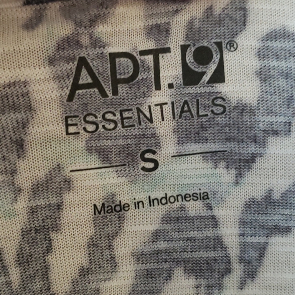 APT 9 Essentials top - Picture 3 of 5